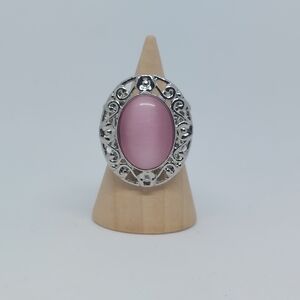 Elegant Silver and Pink Oval Ring